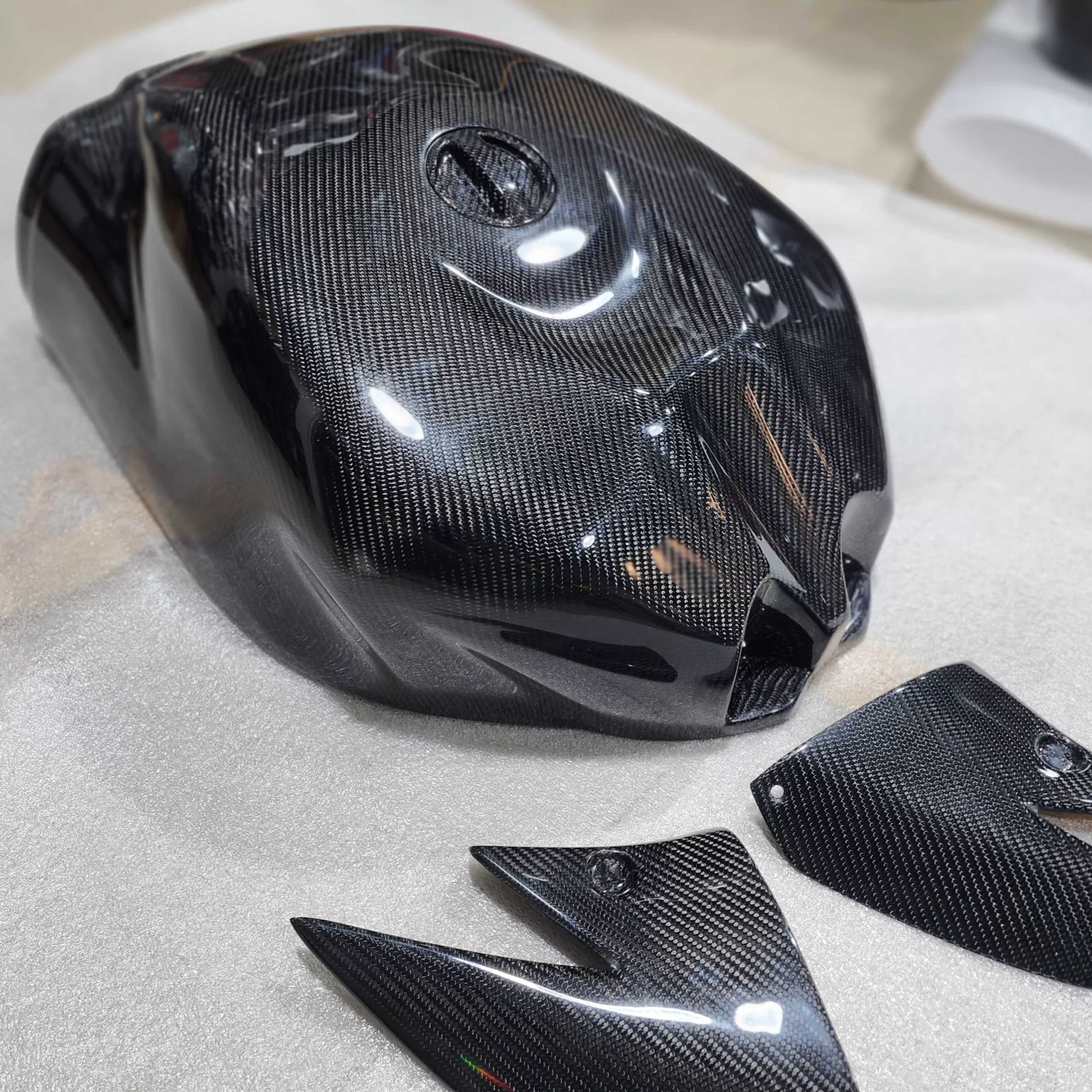 Kamikaze 2017+ Suzuki GSXR1000 Carbon Fiber Fuel Tank -Aluminum Shell